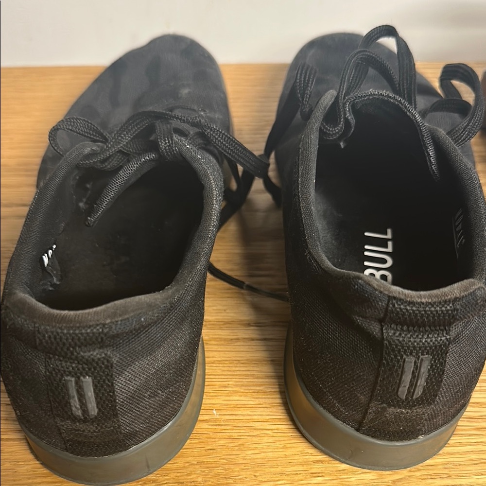 Women’s 8.5 Nobull in good condition - Picture 2 of 4